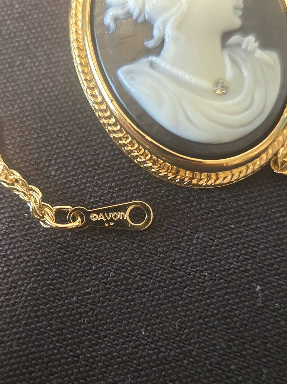 Vintage Cameo Necklace, brooch. 24" Chain - Picture 3 of 9